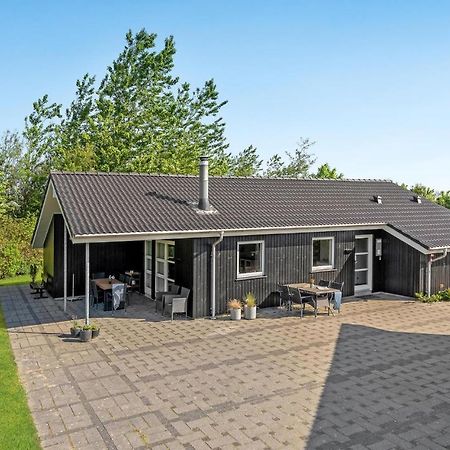 Cozy Home In Tarm With Kitchen Екстериор снимка